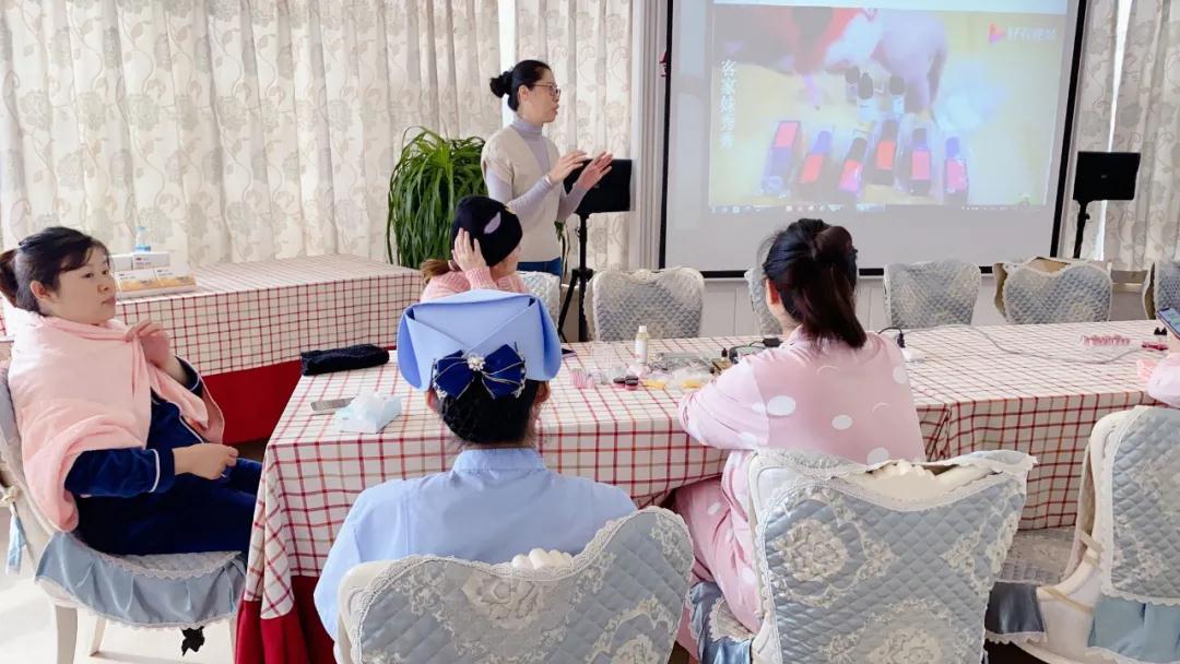 【媽咪手工課】跟小金一起做一支你的專屬 “ 純天然口紅 ” ！